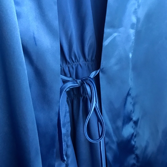 💝 Victoria Secret Blue Satin Robe - Picture 5 of 5